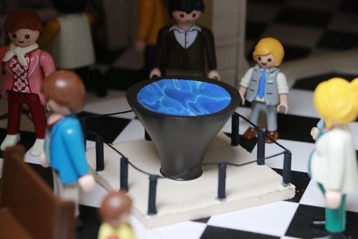 Yoan Castel et sa maquette version Playmobil de Notre-Dame de Paris