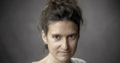 La poétesse Soline de Laveleye interroge : "Combien d'oiseaux partis et d'enfants aussi ?"