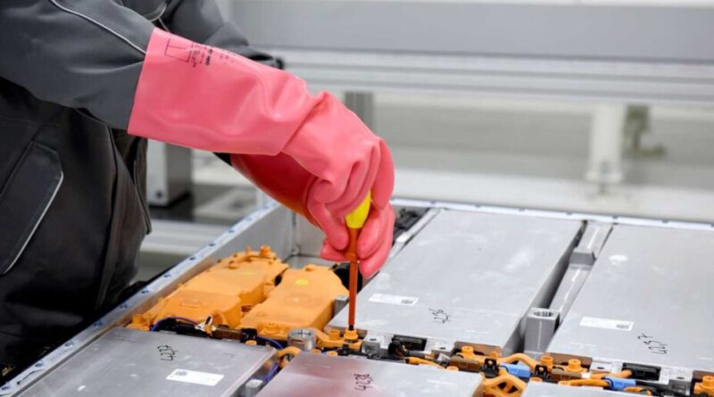 « La réalité surprenante de l'usine des batteries de la R5 électrique »