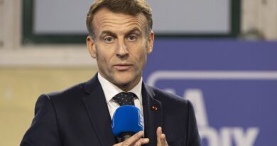 Label pour les médias : soutien d’Emmanuel Macron, rejet de la droite.