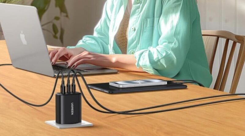 Le chargeur Ugreen 65 W 3-en-1 baisse de 39% sur Amazon.