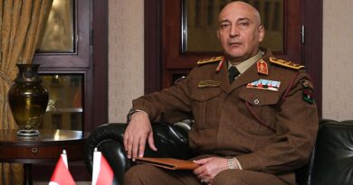 Le chef d'état-major libyen, Muhammad al-Haddad, meurt dans un crash.