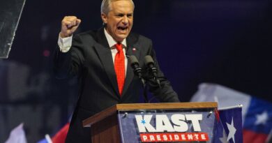 Le Chili élit José Antonio Kast, basculant à l'extrême droite.