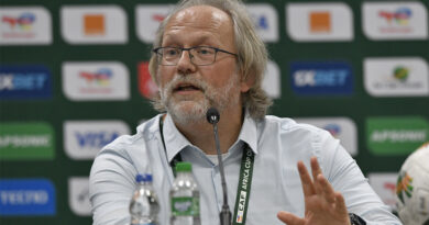 Le Mali se qualifie avec trois nuls, T. Saintfiet appelle à élever le niveau.