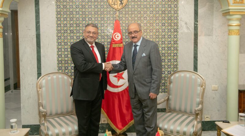 Le ministre des AE reçoit l'ambassadeur du Bangladesh en Tunisie.