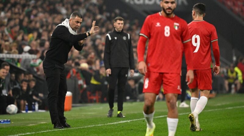 L’entraîneur de l’équipe de foot palestinienne vit dans une tente à Gaza.