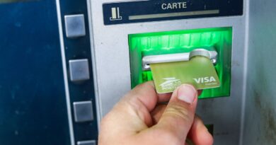 Les distributeurs bancaires disparaissent-ils vraiment des petites communes ?