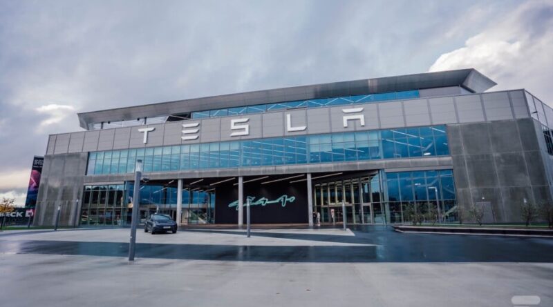 Les Tesla Model Y auront des batteries « maison » en Europe, mais des défis restent.