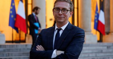 Les théories du complot attirent : "Elles compensent notre frustration", affirme Gérald Bronner.