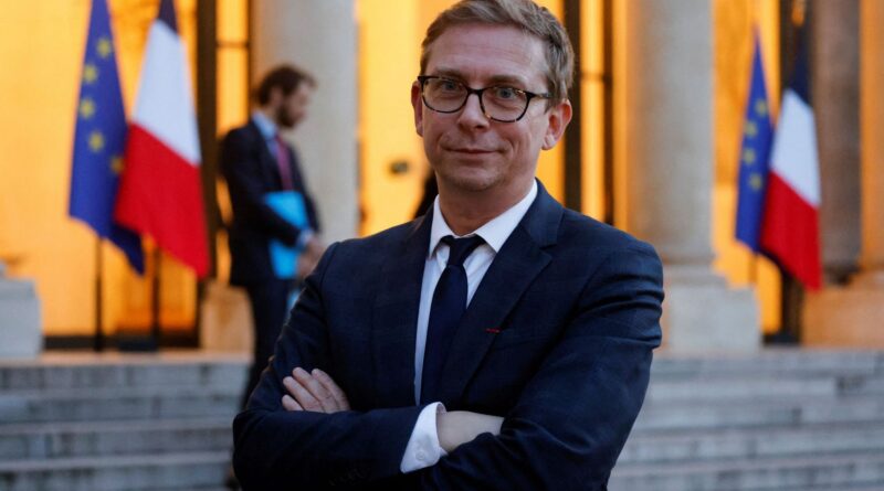 Les théories du complot attirent : "Elles compensent notre frustration", affirme Gérald Bronner.