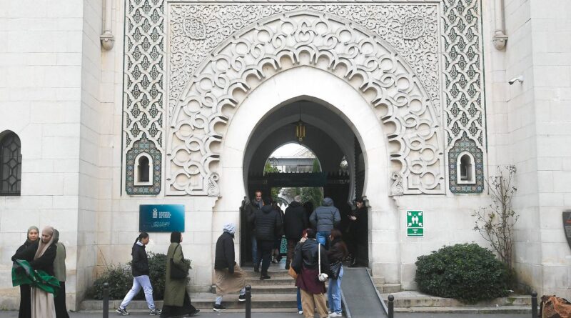 LFI porte plainte contre un sondage Ifop sur l'islam