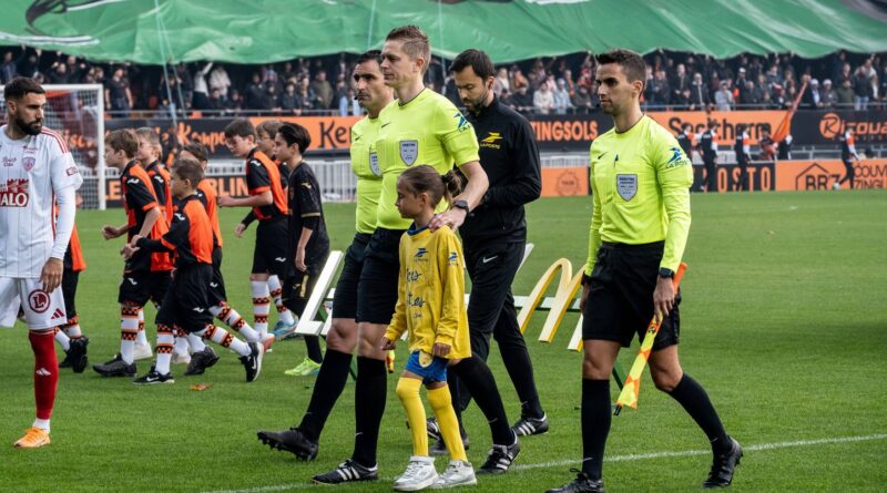 Ligue 1 : Le patron des arbitres parle d'échanges tendus avec les clubs