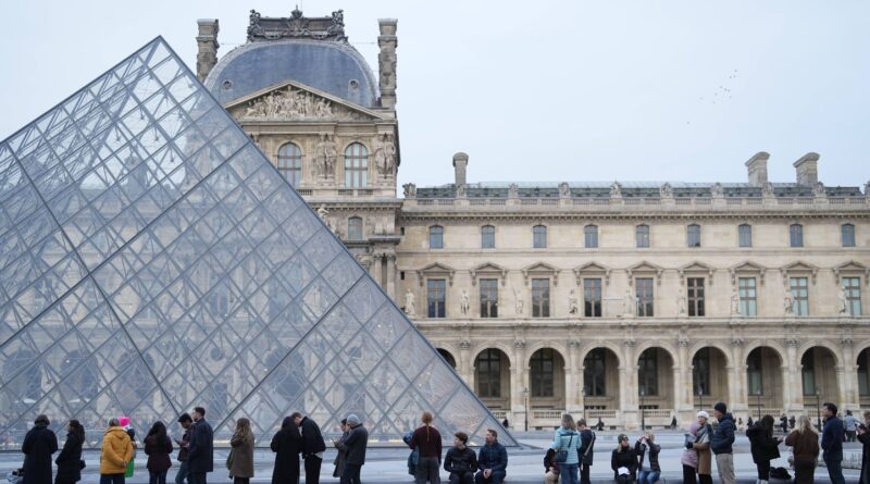 Louvre : La grève prend fin, le musée rouvre normalement