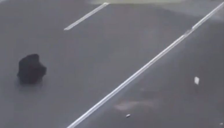 Manifestations en Iran : vidéo virale d'un homme face à la police