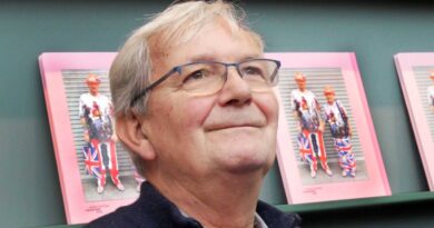 Martin Parr, photographe britannique, ne décède pas à 73 ans.