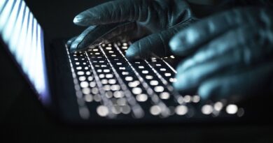 Melvin L., 22 ans, accusé de piratage du ministère de l'Intérieur.