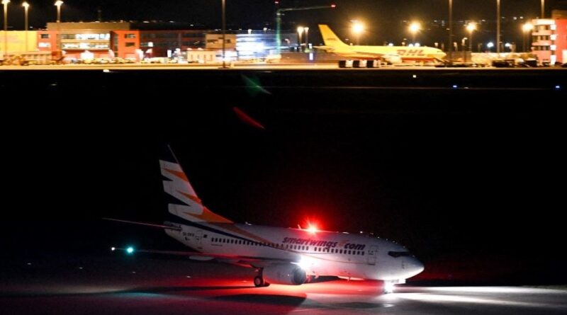 Migrants expulsés des Etats-Unis transitent au Kosovo : explications.