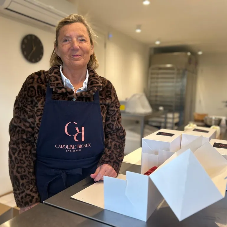 La pâtissière peut compter sur l'aide de sa maman pour le rush de Noël.