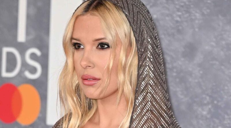 Millie Bobby Brown parle de la réaction de son chien Winnie.