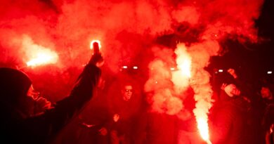 Paris : 40 interpellations suite aux feux d'artifice des ultras du PSG près de la tour Eiffel