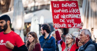 Paris : Éducatrices d’un foyer rasent la tête d’un enfant pour le punir, signalement effectué.