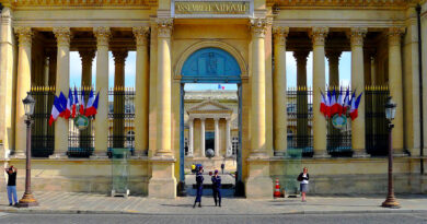 Parlement français : décision historique sur les titres de séjour étrangers