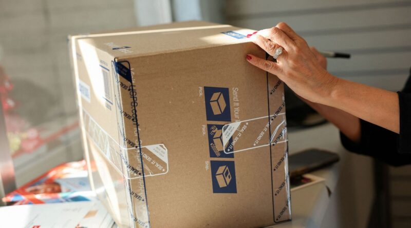 Pas de taxe de 2 euros sur les colis en janvier, 3 euros en juillet.