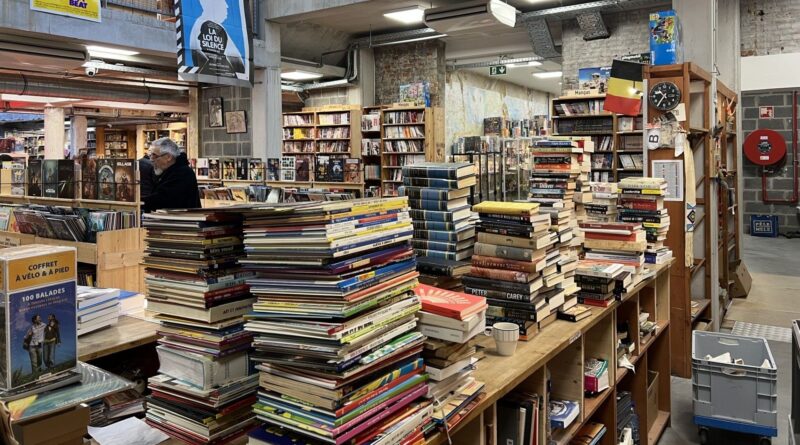 Pêle-Mêle se protège contre le risque de recel de livres rares.