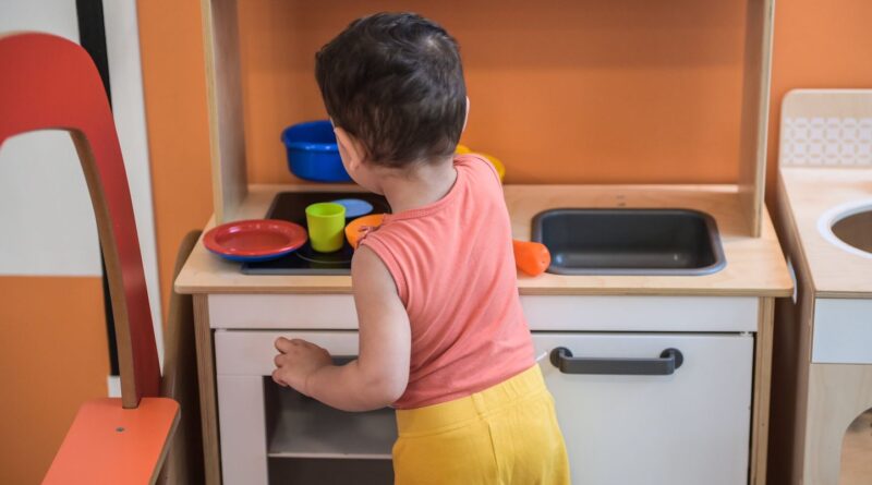 Petite enfance : 840 kg d'enfants portés par jour, 56.000 heures de bruit