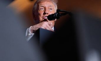 Quatre questions pour comprendre le rachat de Warner par Netflix ou Paramount