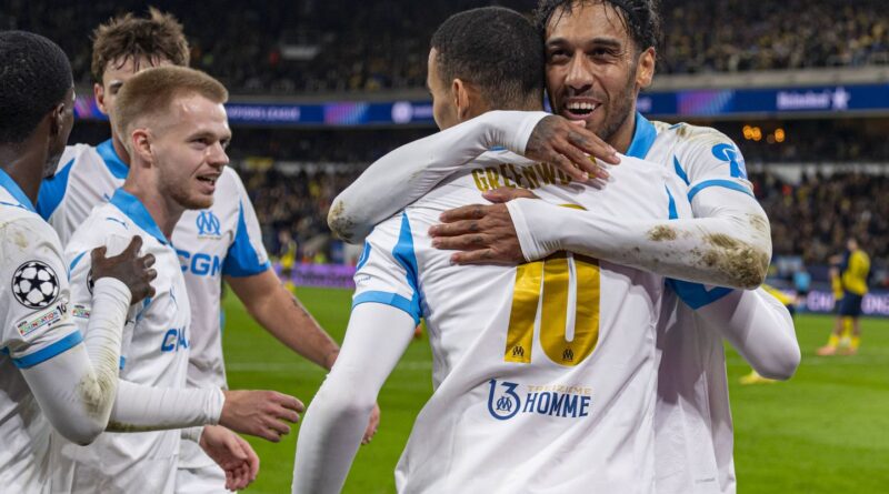 Retard du match OM - AS Monaco à cause des fumigènes.