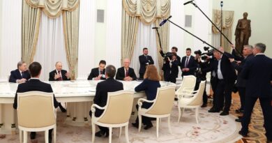 Réunion russo-américaine à Moscou : Trump juge la rencontre "très bonne"