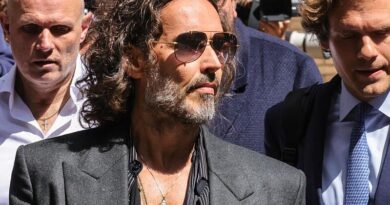 Russell Brand, ex-mari de Katy Perry, dénonce la romance avec Justin Trudeau.