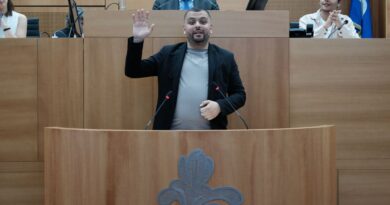 Soulaimane El Mokadem (ex-PTB) ne rejoint pas le groupe PS au Parlement bruxellois.