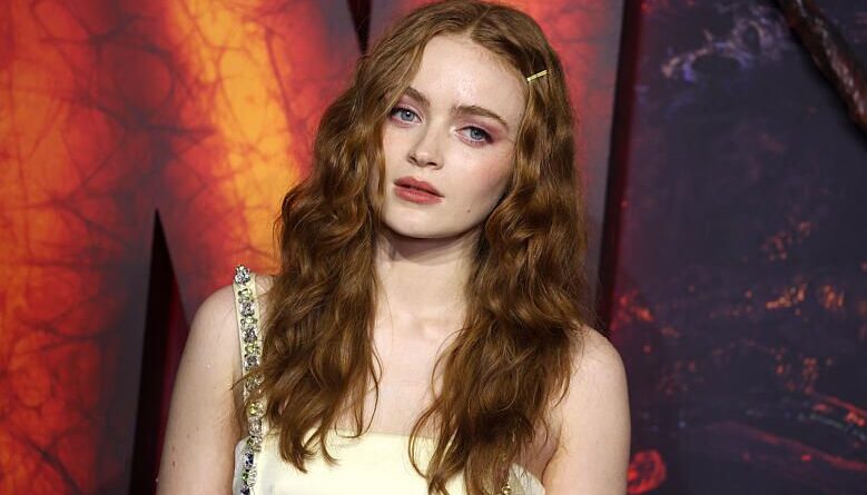 « Stranger Things » : Maya Hawke et Sadie Sink tricotent ensemble sur le plateau