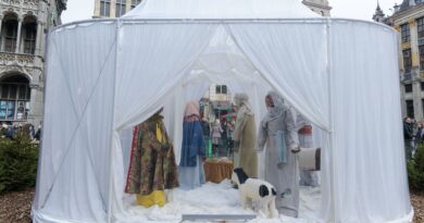 Tag "Free Palestine" sur la crèche de la Grand Place à Bruxelles