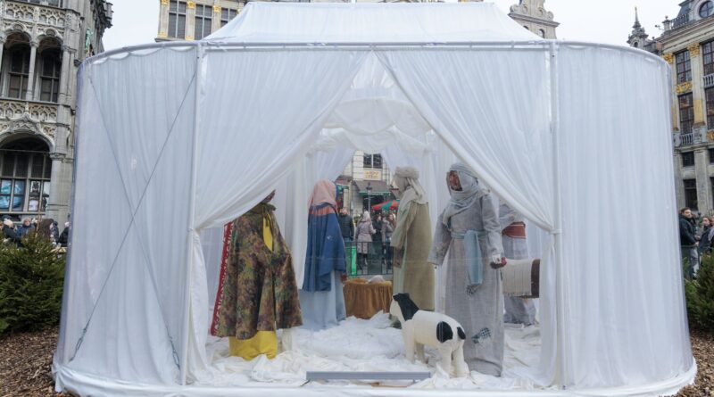 Tag "Free Palestine" sur la crèche de la Grand Place à Bruxelles