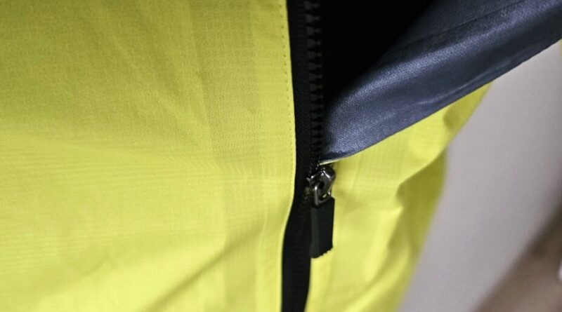 Test de la veste vélo Gorewear Lupra 2.0 : efficace sous la pluie