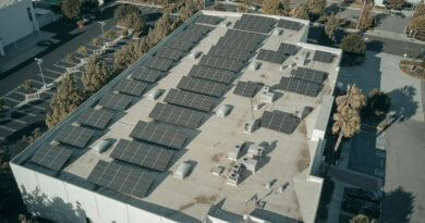 Trois institutions publiques ne pas adoptent l'énergie solaire.