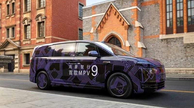 Un airbag enveloppe toute la tête dans cette voiture électrique chinoise.