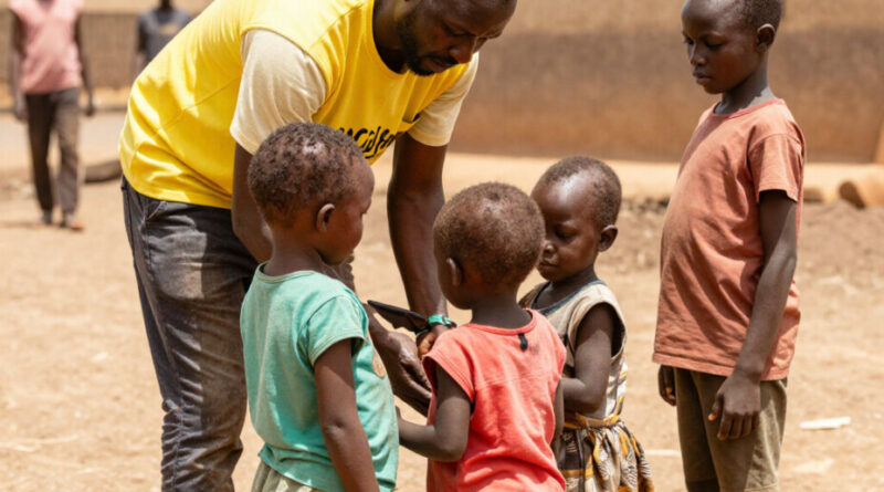 « Un bénévole en Afrique » : test de 5 IA, résultats inquiétants.