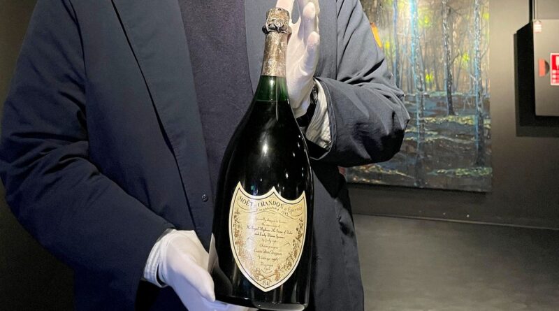 Un magnum de champagne du mariage de Lady Di et Charles mis aux enchères.