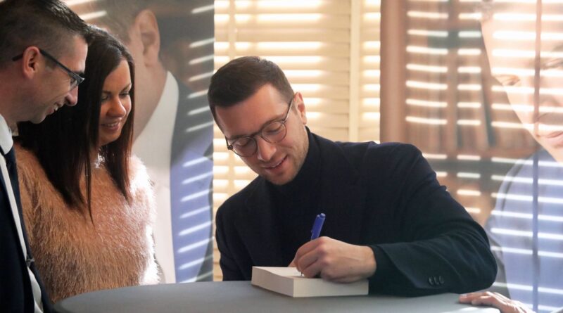 Une asso anticorruption porte plainte contre Jordan Bardella pour favoritisme.