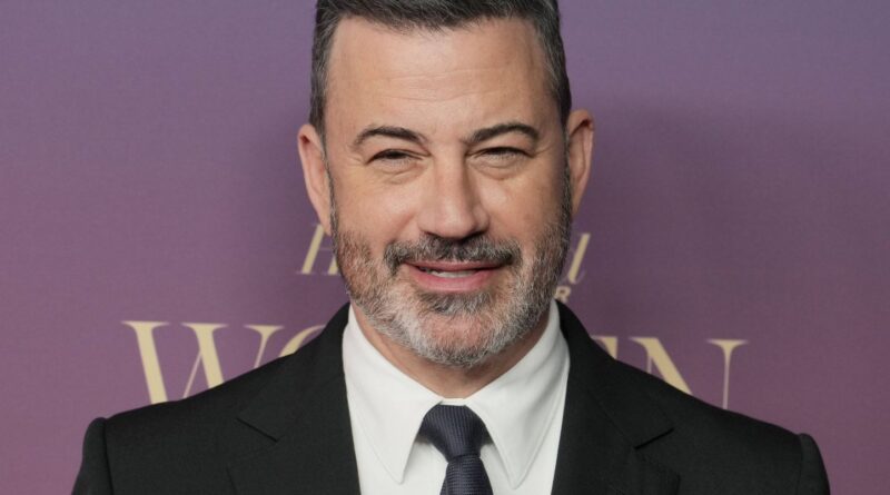 Une bonne année pour le fascisme : Jimmy Kimmel critique Donald Trump.