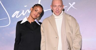 Vincent Cassel conclut 2023 en famille et amoureux au Brésil
