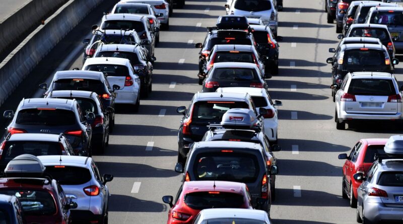 Voitures neuves : la Commission européenne abandonne le "tout-électrique" en 2035.