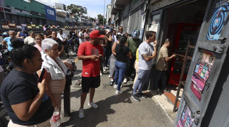 À Caracas, silence pesant et odeur de brûlé après l'attaque américaine.