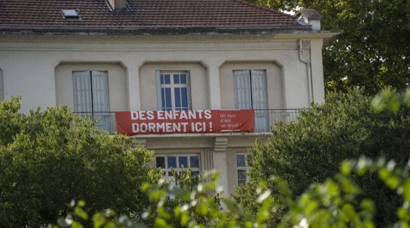 À Lyon, plus de 80 enfants sans toit hébergés dans une école.