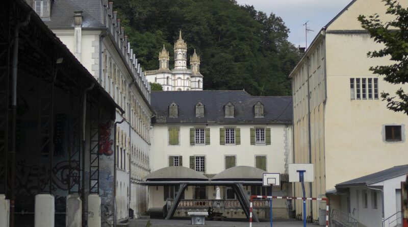 Affaire Bétharram : L'enseignement catholique ne ferme pas l'école.