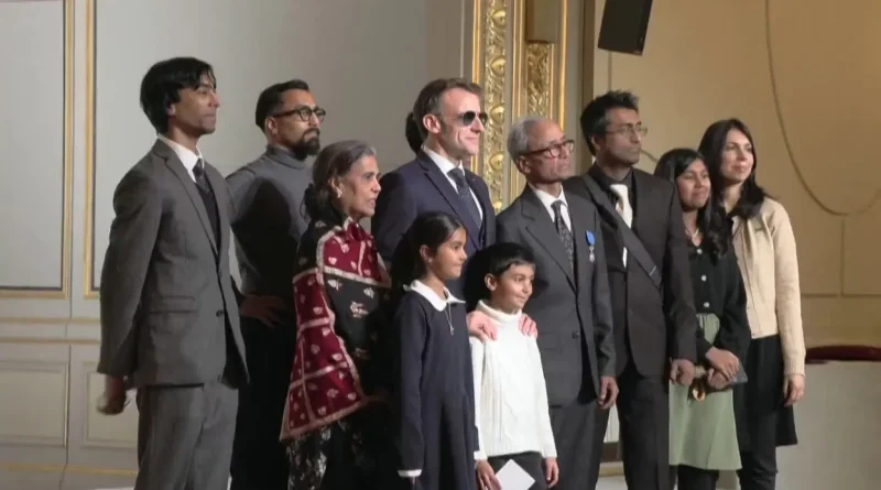 Ali Akbar, dernier vendeur de journaux à la criée, devient chevalier par Macron